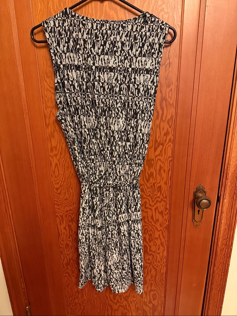 Sleeveless Black and White V-Neck Wrap Romper - Picture 5 of 5
